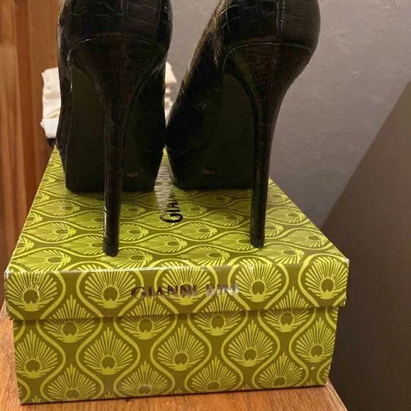 Black patent leather platform pumps - Picture 3 of 6